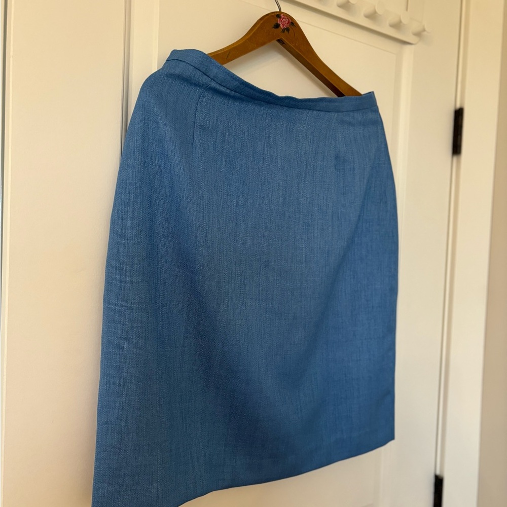 Tailored pencil skirt